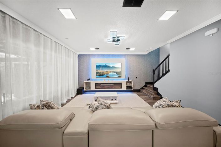 Image No.17-5 Bed Property for sale