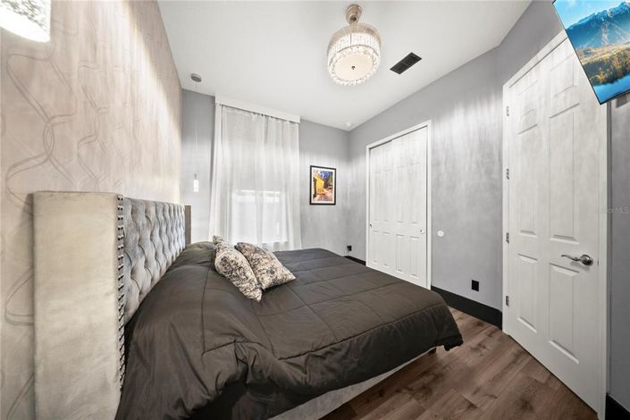 Image No.19-5 Bed Property for sale