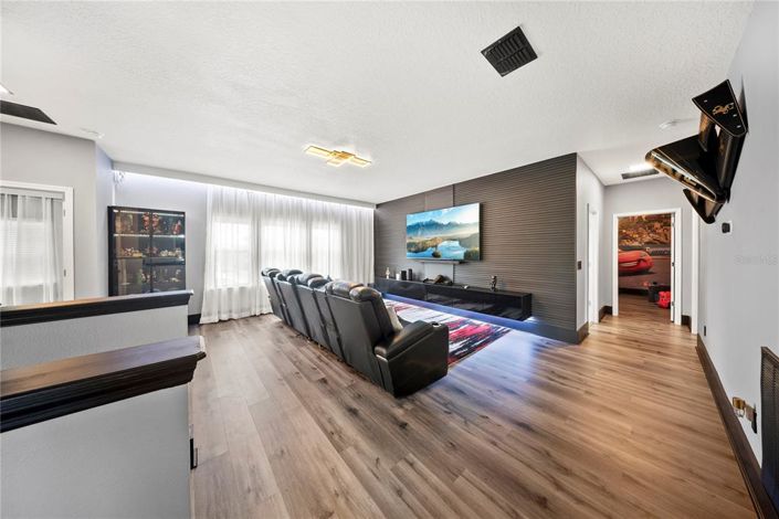 Image No.25-5 Bed Property for sale