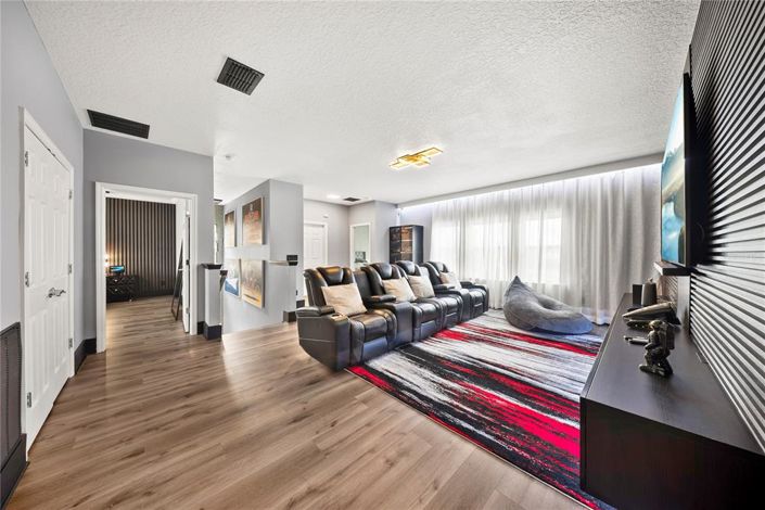 Image No.27-5 Bed Property for sale