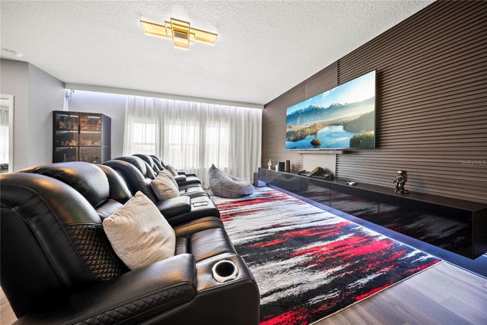 Image No.28-5 Bed Property for sale