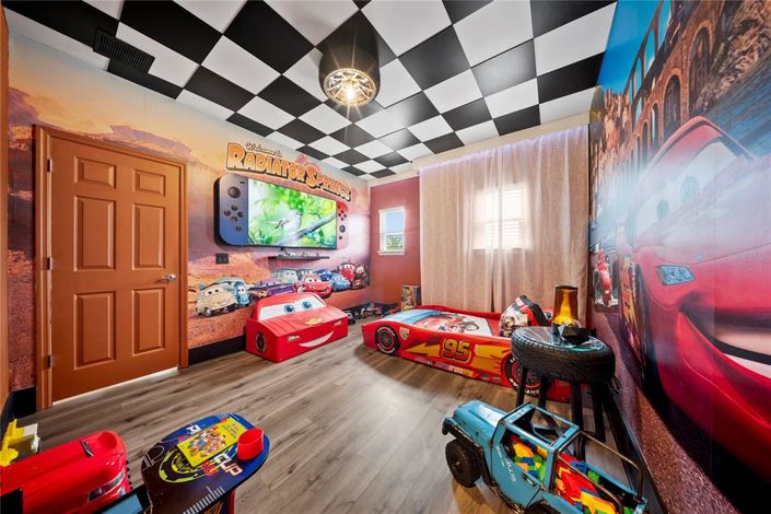 Image No.30-5 Bed Property for sale