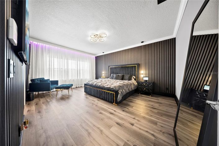 Image No.40-5 Bed Property for sale