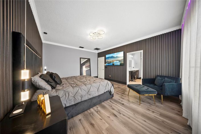 Image No.42-5 Bed Property for sale