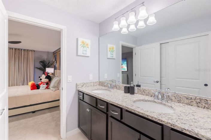 Image No.22-5 Bed Townhouse for sale