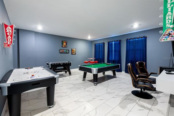 Image No.12-6 Bed Property for sale