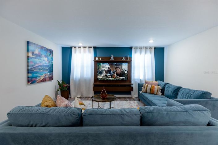 Image No.13-6 Bed Property for sale