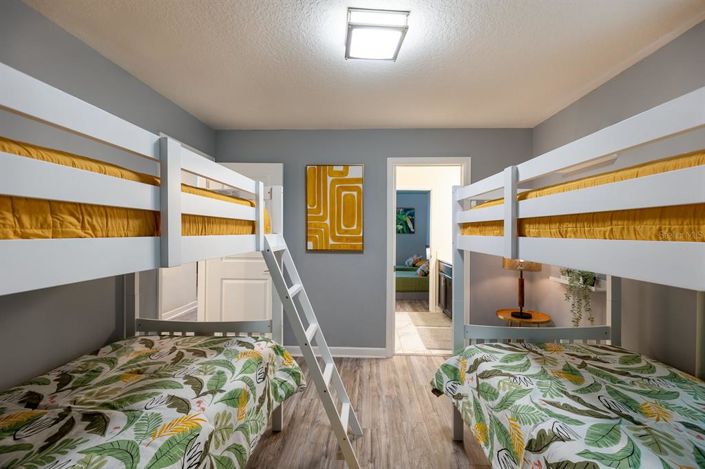 Image No.30-6 Bed Property for sale