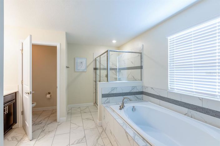 Image No.36-6 Bed Property for sale