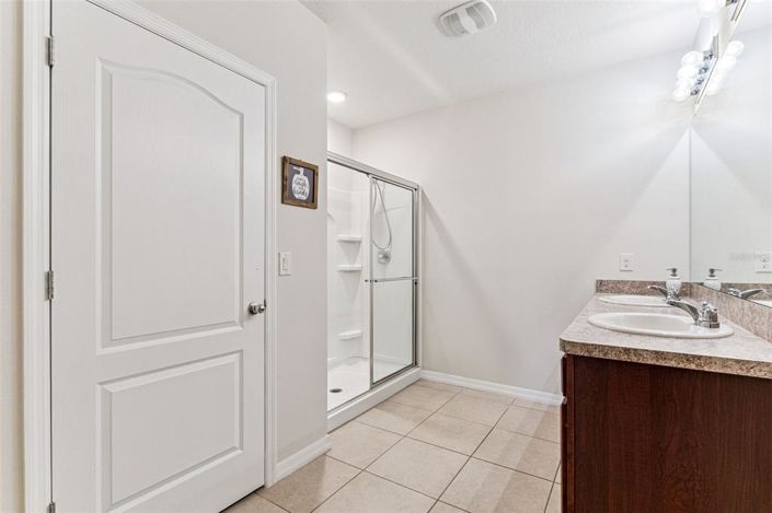 Image No.17-3 Bed Property for sale