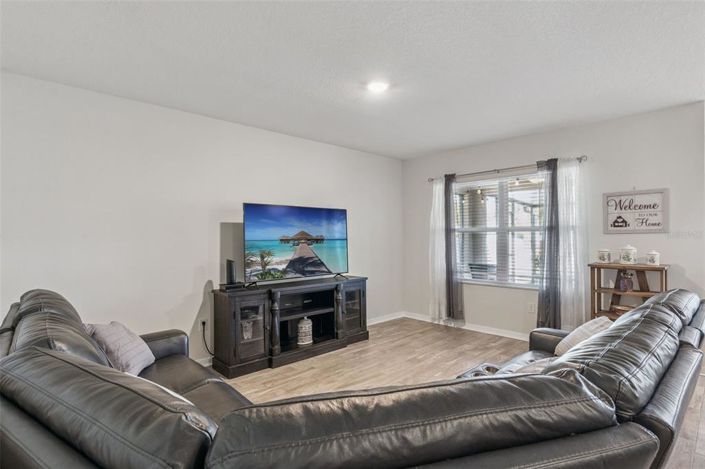 Image No.6-3 Bed Property for sale