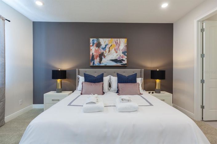 Image No.22-6 Bed Property for sale