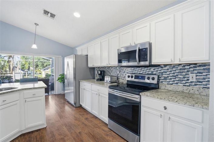 Image No.12-5 Bed Property for sale