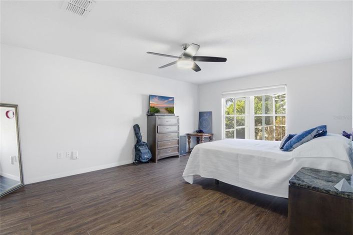 Image No.19-5 Bed Property for sale