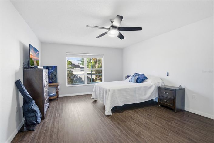 Image No.20-5 Bed Property for sale