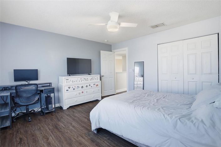 Image No.27-5 Bed Property for sale