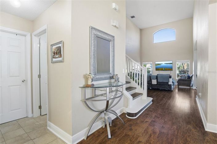 Image No.9-5 Bed Property for sale