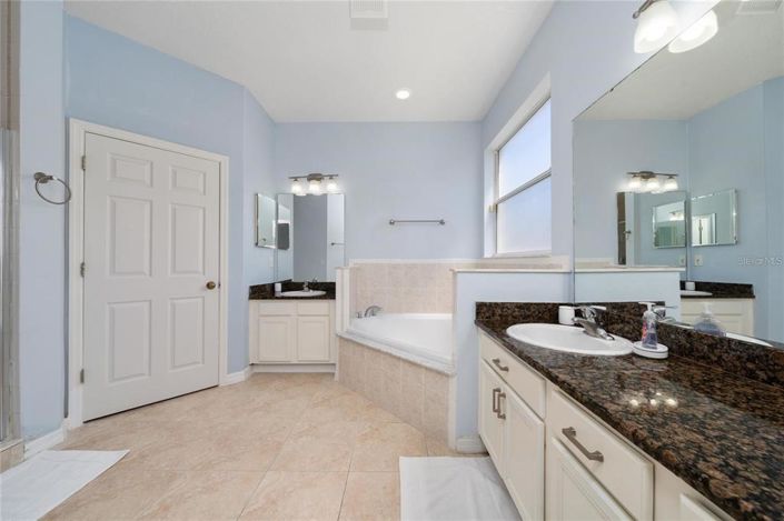 Image No.12-5 Bed Property for sale