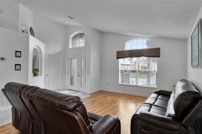 Image No.6-4 Bed Property for sale