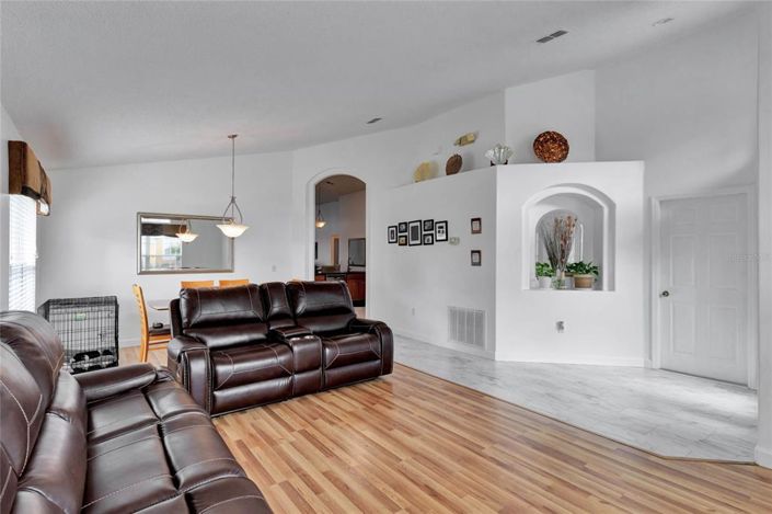 Image No.7-4 Bed Property for sale