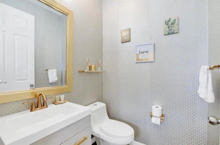 Image No.23-6 Bed Property for sale