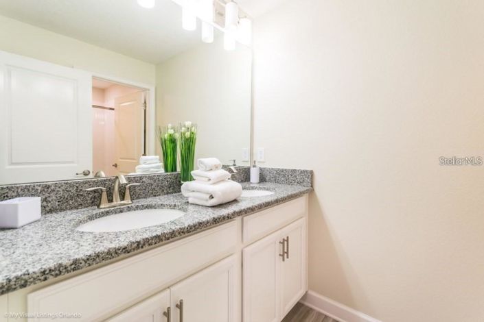 Image No.13-4 Bed Townhouse for sale