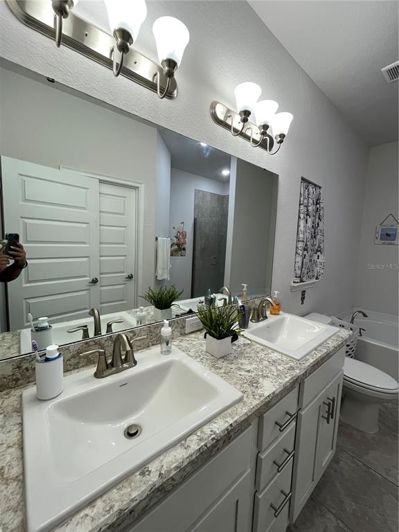 Image No.28-5 Bed Property for sale