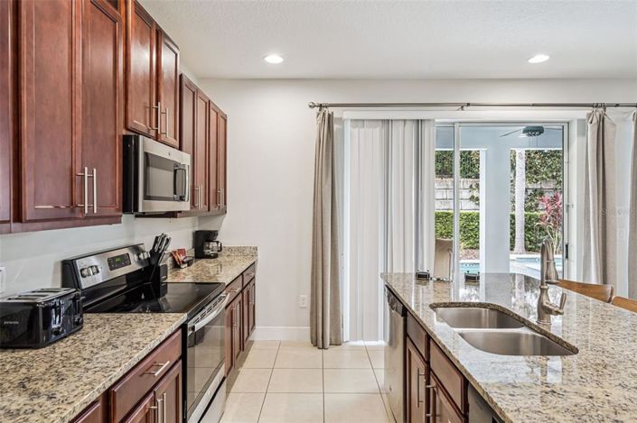 Image No.10-5 Bed Property for sale