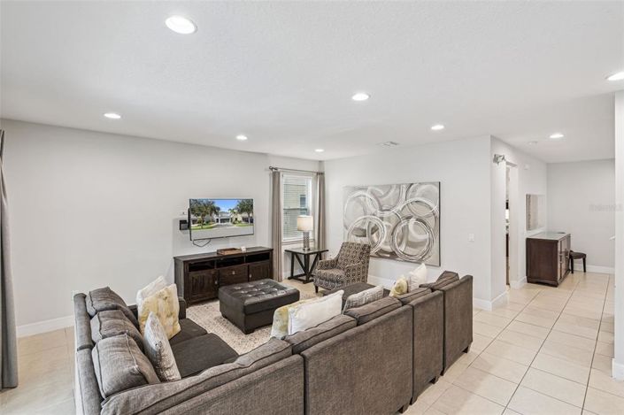 Image No.5-5 Bed Property for sale