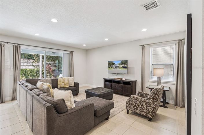 Image No.6-5 Bed Property for sale