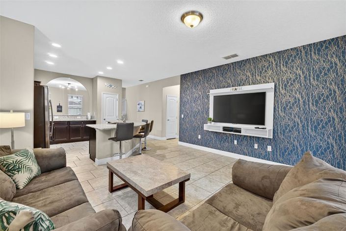 Image No.12-5 Bed Property for sale