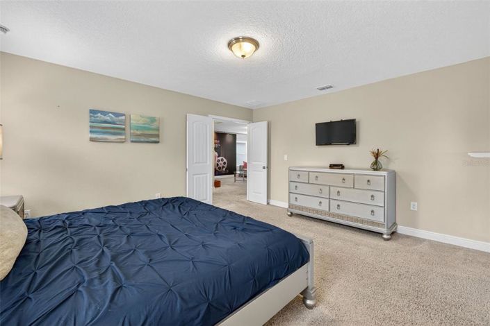 Image No.26-5 Bed Property for sale