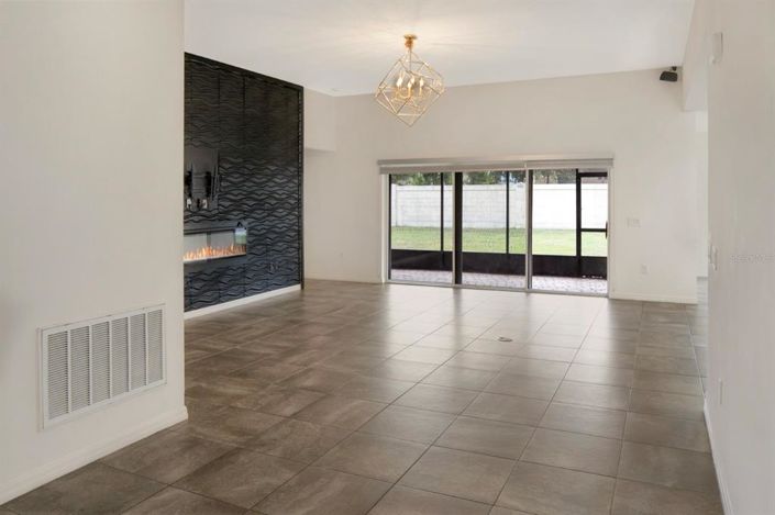 Image No.10-4 Bed Property for sale