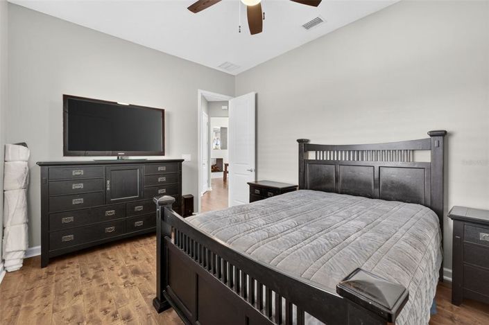 Image No.53-3 Bed Property for sale