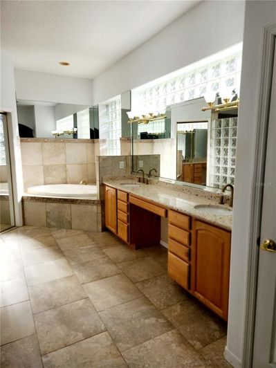 Image No.27-4 Bed Property for sale