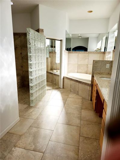 Image No.28-4 Bed Property for sale