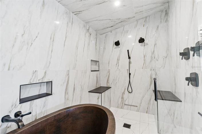 Image No.8-3 Bed Property for sale