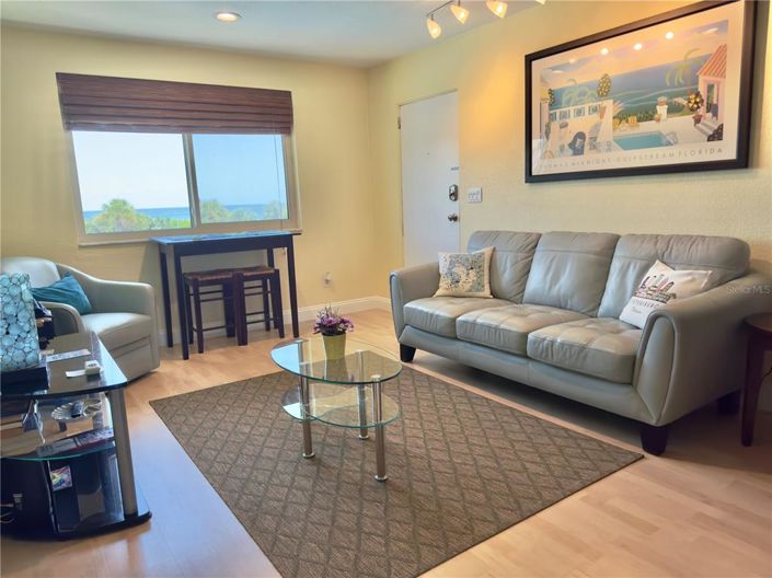 Image No.9-2 Bed Property for sale