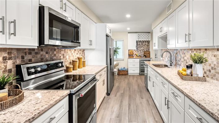 Image No.10-2 Bed Property for sale