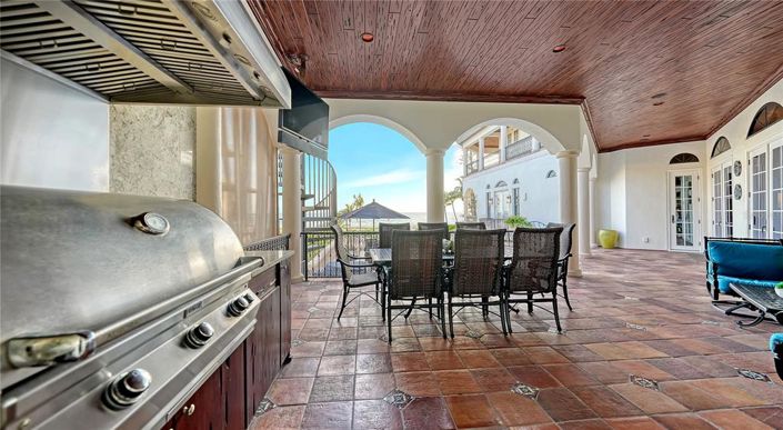 Image No.17-5 Bed Property for sale