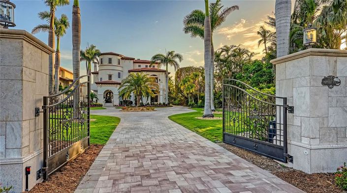 Image No.2-5 Bed Property for sale