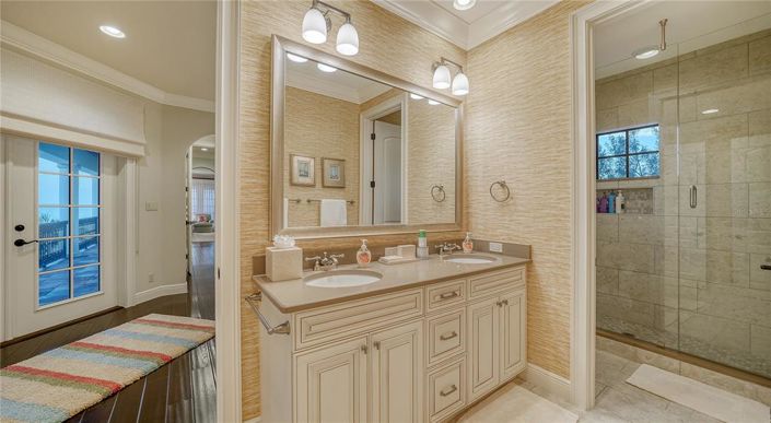 Image No.35-5 Bed Property for sale