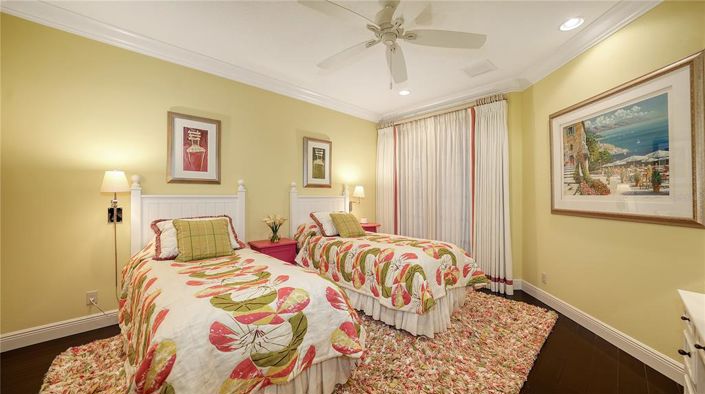 Image No.38-5 Bed Property for sale