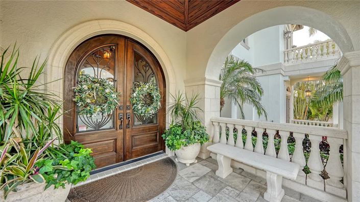 Image No.5-5 Bed Property for sale