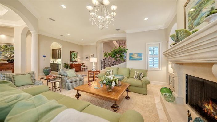 Image No.8-5 Bed Property for sale