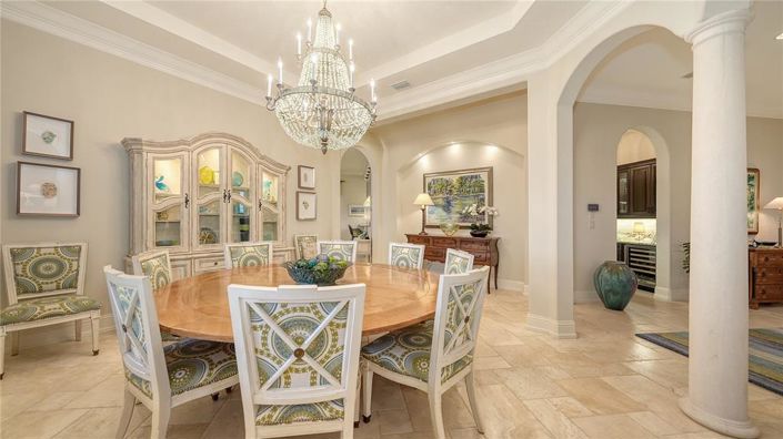 Image No.9-5 Bed Property for sale