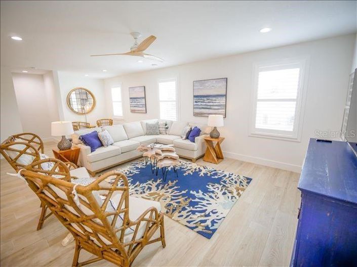 Image No.12-7 Bed Property for sale