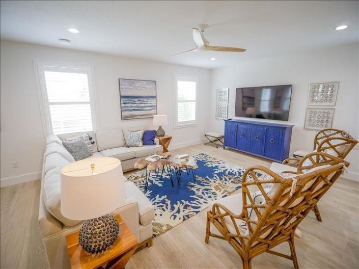 Image No.13-7 Bed Property for sale