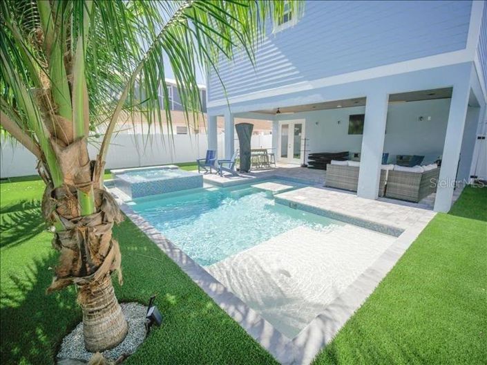 Image No.2-7 Bed Property for sale