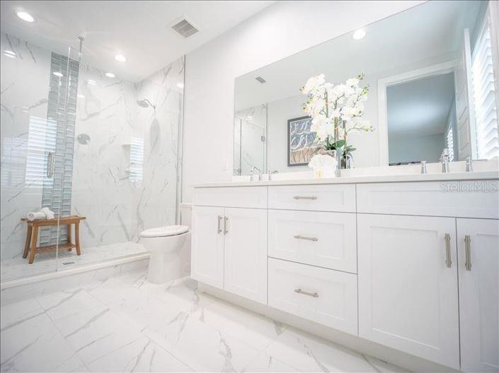 Image No.24-7 Bed Property for sale